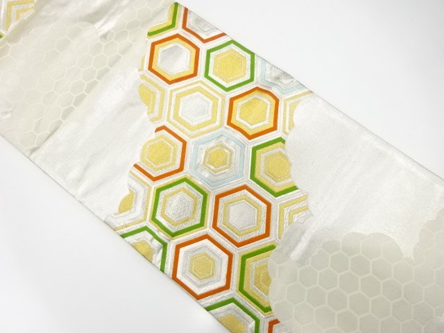 逆雲取りに亀甲模様織り出し　袋帯